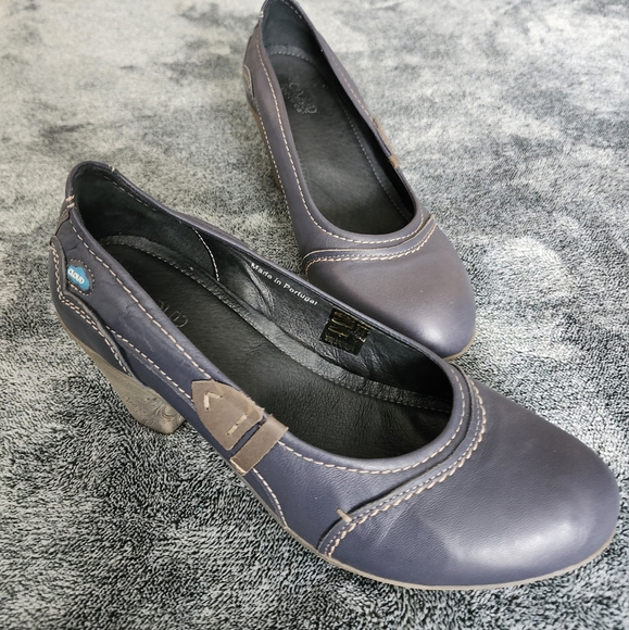 Cloud blue leather pump - Picture 1 of 4